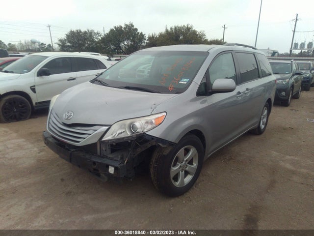 Toyota SIENNA LE 2016 5TDKK3DC2GS751018 Image 2