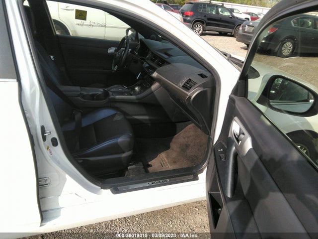 JTHKD5BH4C2065678 Lexus CT 200H