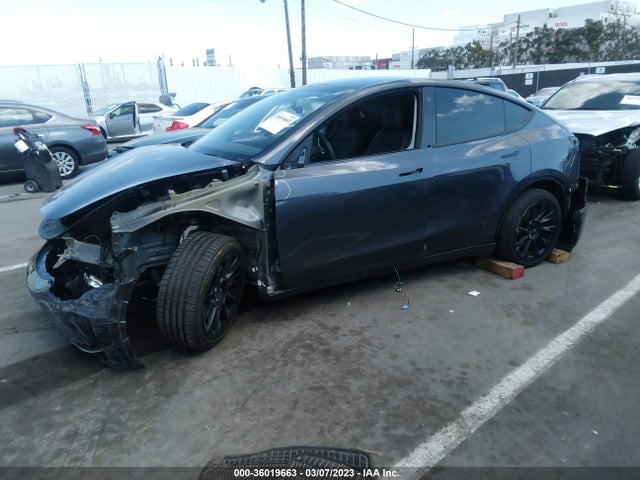 Tesla Model Y Long Range 2021 5YJYGDEE7MF071035 Image 2