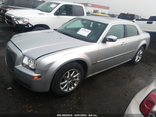 Chrysler 300 Touring Signature 2010 2C3CA5CV1AH273402 Image 2