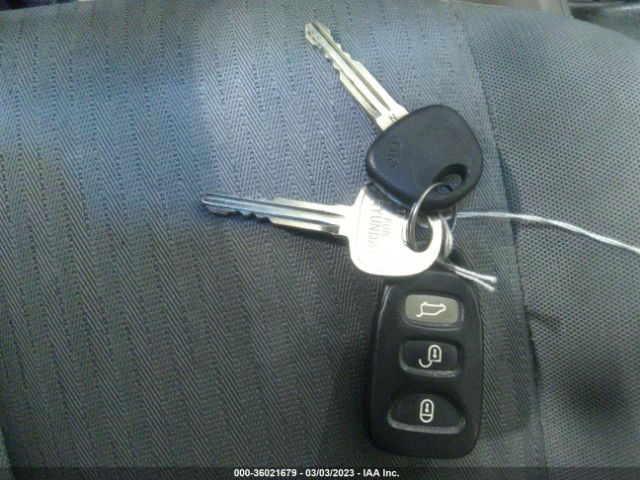 KNAFG526787125906 KIA Rondo Lx