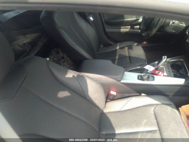 WBA8A9C5XHK619830 BMW 3 Series 320i