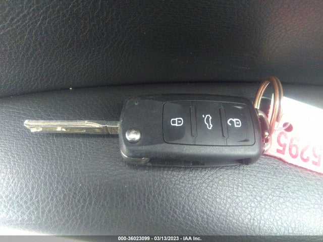 1VWAT7A35EC091203 Volkswagen Passat Wolfsburg Ed