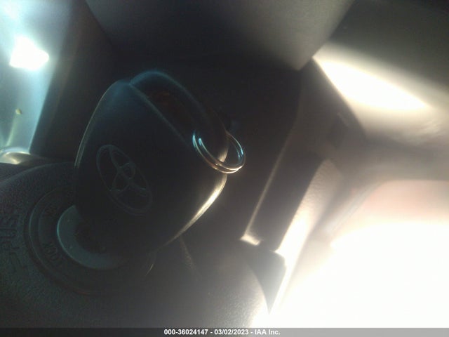 Toyota RAV4 LE 2017 JTMZFREV2HJ124890 Image 3