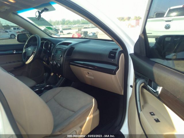 5XYKT4A20BG050174 KIA SORENTO LX