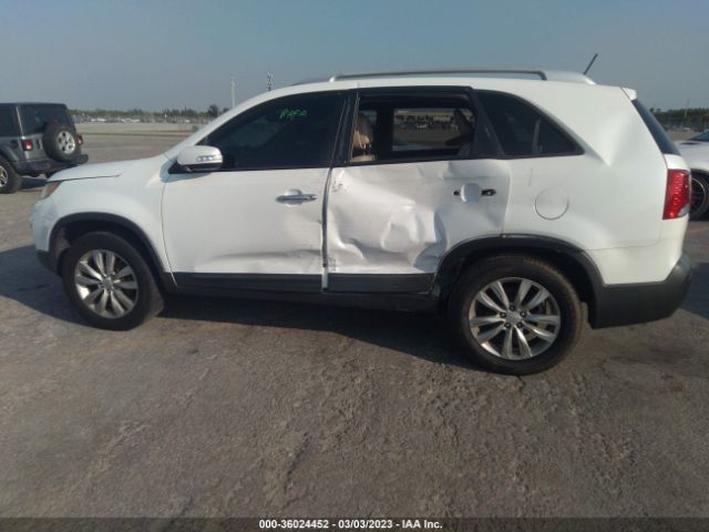 5XYKT4A20BG050174 KIA SORENTO LX