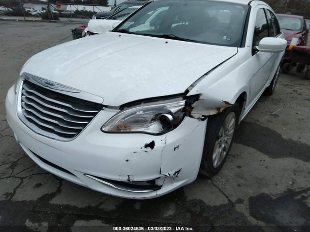1C3CCBAB8EN167981 Chrysler 200 LX