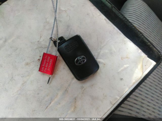 Toyota Prius V Two/five/three/four 2017 JTDZN3EU4HJ056177 Image 3