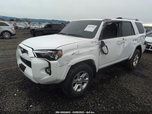 Toyota 4RUNNER 2021 JTENU5JR7M5854587 Image 2