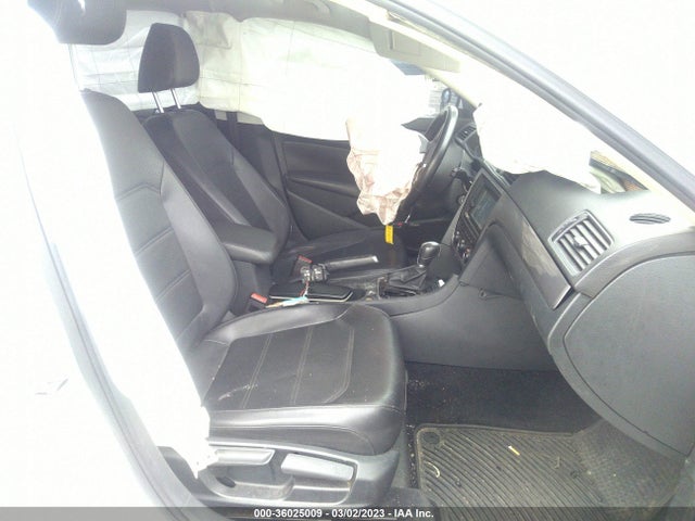 1VWAS7A39FC011633 Volkswagen Passat 1.8t Wolfsburg Ed
