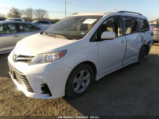 Toyota SIENNA LE 2019 5TDKZ3DC5KS968437 Image 2