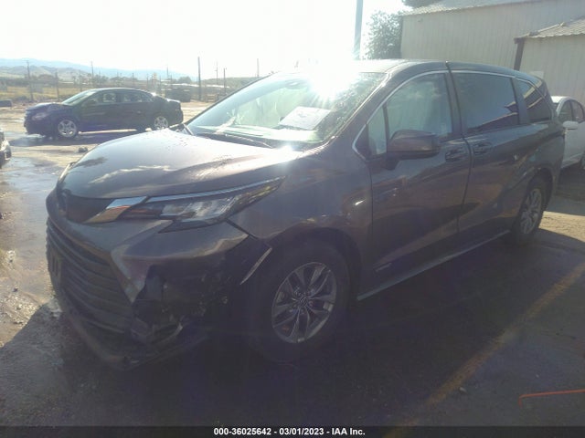 Toyota SIENNA LE 2021 5TDKRKEC4MS028934 Image 2