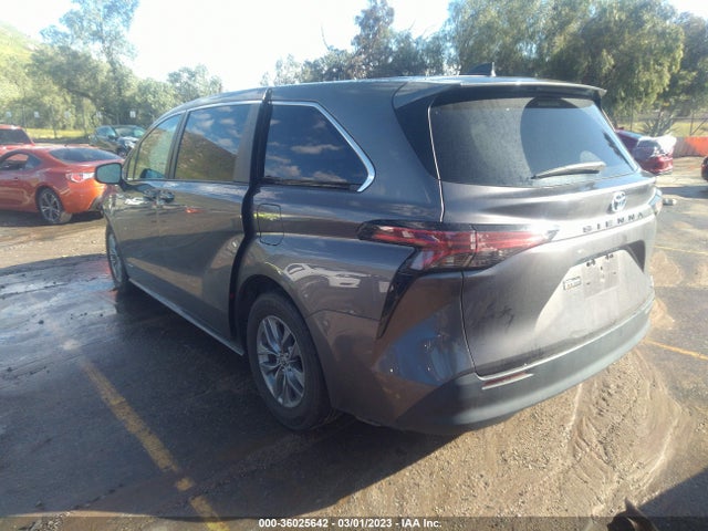 Toyota SIENNA LE 2021 5TDKRKEC4MS028934 Image 4