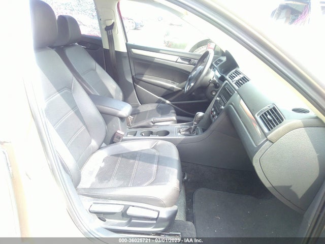1VWAT7A31FC073380 Volkswagen Passat 1.8t Wolfsburg Ed