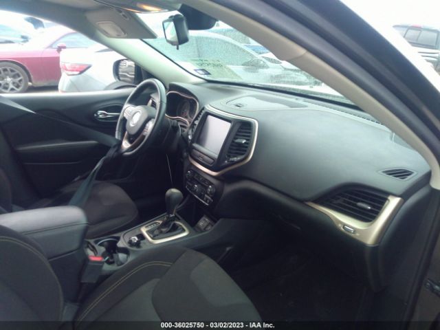 1C4PJLCB5GW324644 Jeep Cherokee Latitude