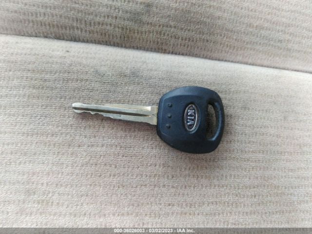 KNDMB233266052233 KIA Sedona Lx/ex