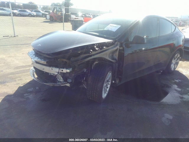 Tesla Model Y Long Range 2021 5YJYGDEEXMF273626 Image 2