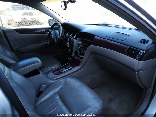 2002 LEXUS ES 300 VIN: JTHBF30G420074559