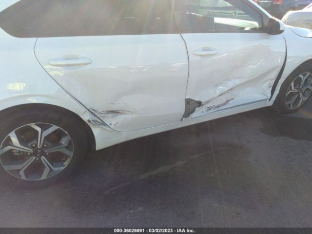 3KPF24AD4ME364139 KIA Forte Lxs