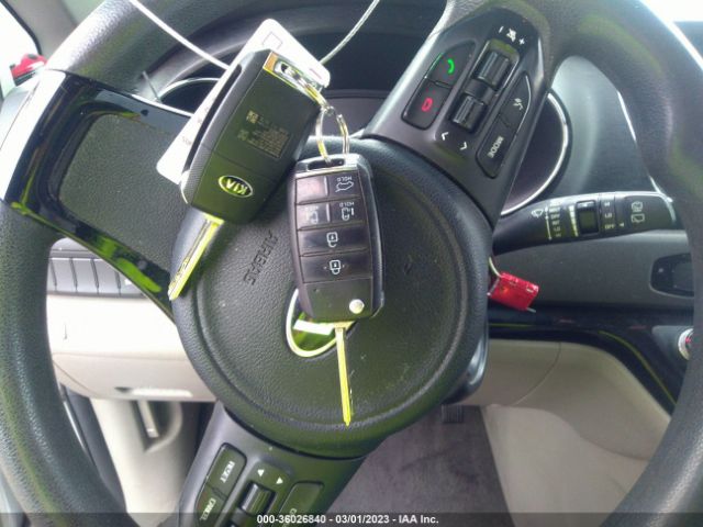 KNDMB5C17G6094821 KIA SEDONA LX