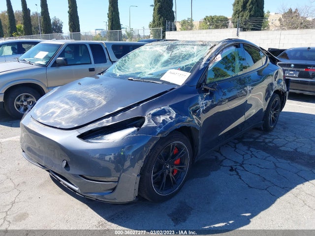 Tesla Model Y Long Range 2021 5YJYGDEE9MF071621 Image 2