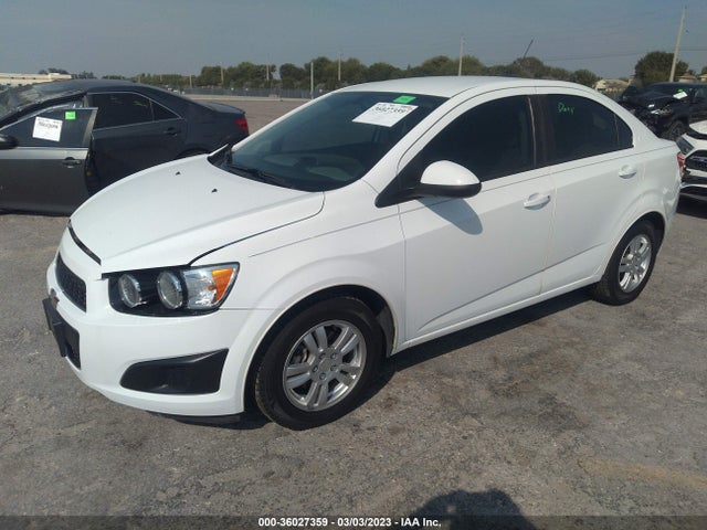 Chevrolet SONIC LS 2015 1G1JA5SH7F4156967 Image 2