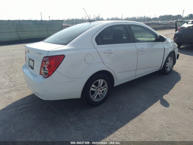 Chevrolet SONIC LS 2015 1G1JA5SH7F4156967 Image 4
