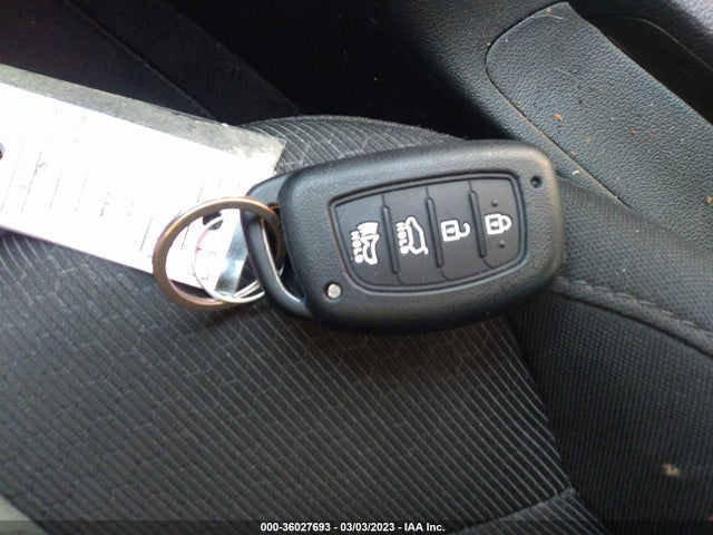 Hyundai Elantra Value Edition 2017 5NPD84LFXHH203770 Image 3