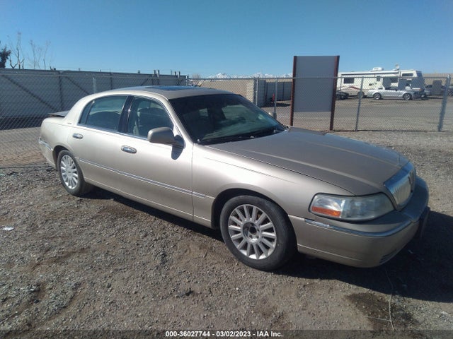 Lincoln Town Car Signature 2005 1LNHM81WX5Y620190 main image
