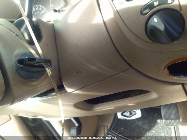 Lincoln Navigator 2000 5LMPU28A6YLJ16124 Image 3