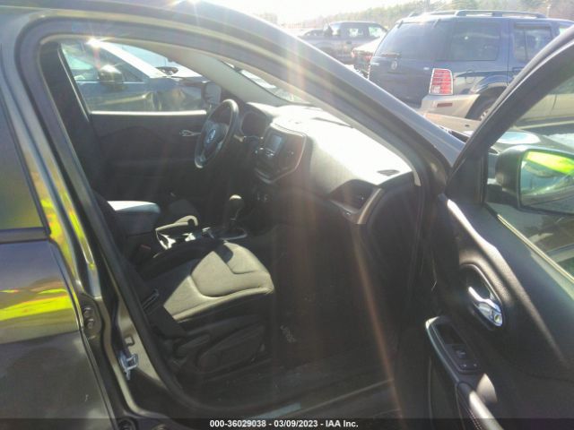 1C4PJLAB1GW137744 Jeep Cherokee Sport