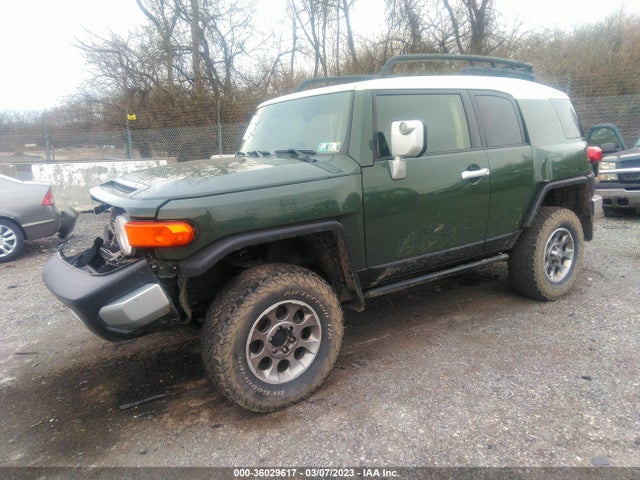 Toyota FJ Cruiser 2012 JTEBU4BF9CK138548 Image 2