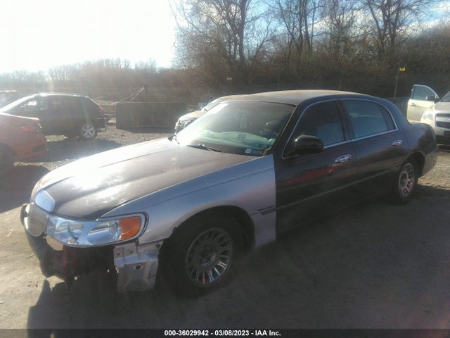 1998 LINCOLN TOWN CAR SIGNATURE VIN: 1LNFM82W6WY688106