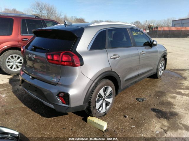 KNDCB3LC2N5513016 KIA NIRO LX