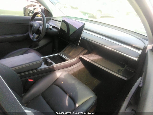 Tesla Model Y Long Range 2022 7SAYGDEE0NF329674 Image 5