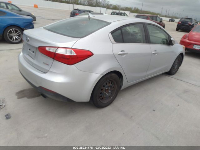 KNAFX4A82G5450700 KIA FORTE EX