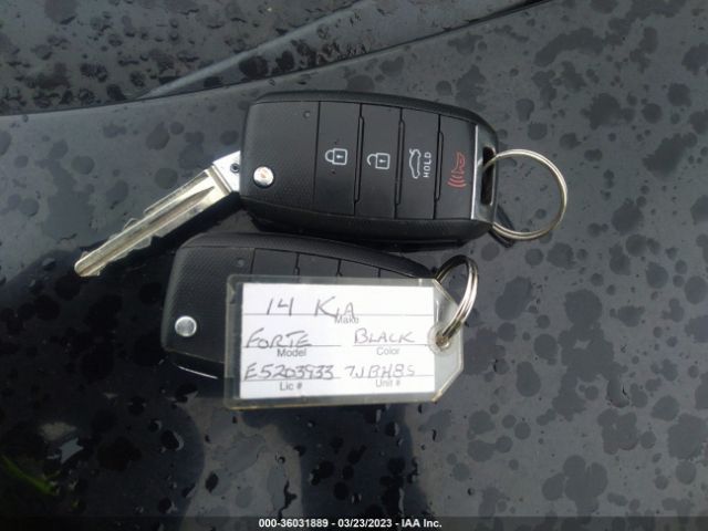 KNAFX4A62E5203933 KIA FORTE LX