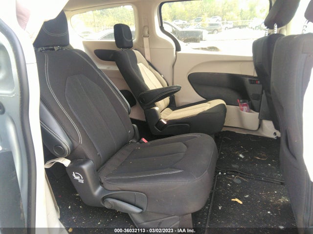 2C4RC1CG0NR215601 Chrysler Voyager Lx