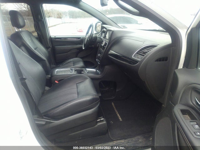 2C4RC1HG9ER108989 Chrysler Town & Country S