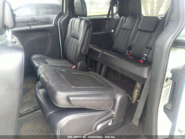 2C4RC1HG9ER108989 Chrysler Town & Country S