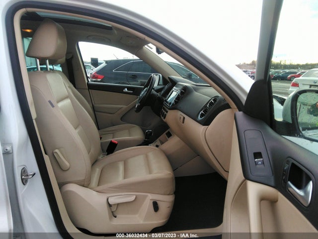 WVGSV7AX5HK011537 Volkswagen Tiguan Wolfsburg Edition