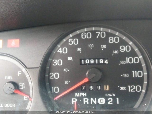 2002 FORD CROWN VICTORIA STANDARD VIN: 2FAFP73W82X135915