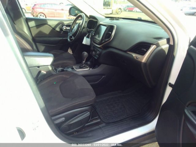 1C4PJMCS8GW155094 Jeep Cherokee Latitude