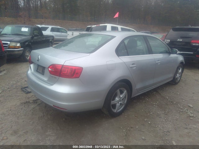 3VWDP7AJXDM372717 Volkswagen Jetta Sedan Se