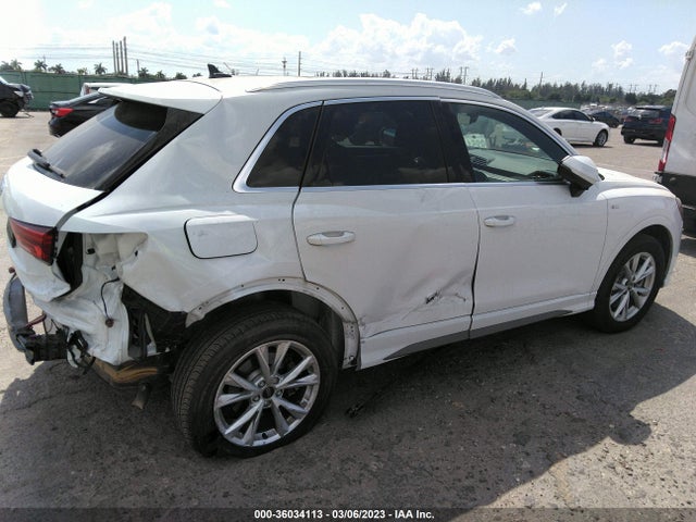 WA1DECF32N1031963 Audi Q3 S Line Premium