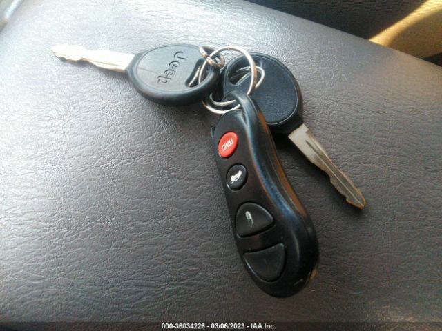 1J4GL38K82W366778 Jeep Liberty Renegade