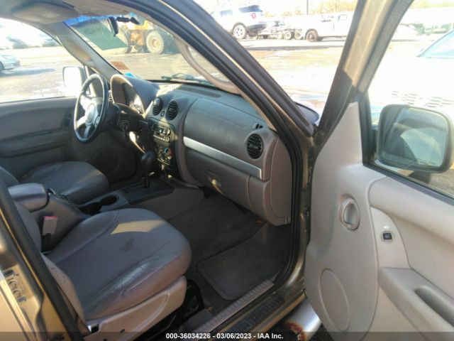 1J4GL38K82W366778 Jeep Liberty Renegade