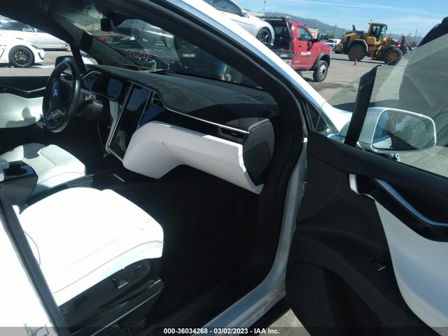 Tesla Model X 70d/90d/75d/60d/p100d 2016 5YJXCBE27GF025548 Image 5