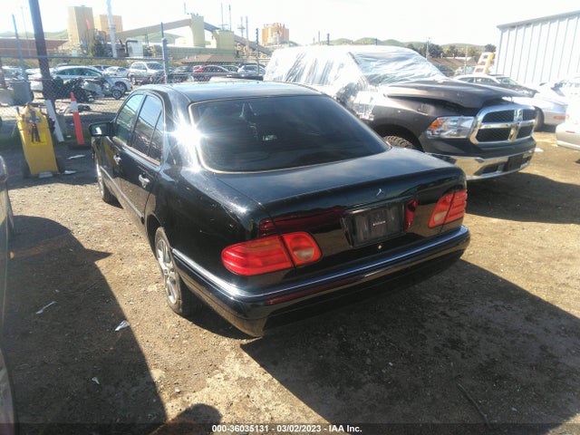 WDBJF65H7XA882565 Mercedes-Benz E-Class