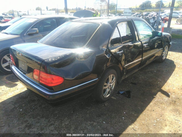 WDBJF65H7XA882565 Mercedes-Benz E-Class